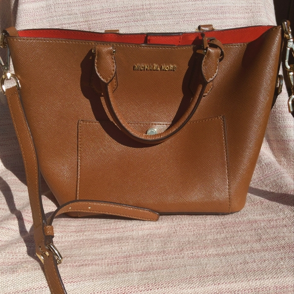 Michael Kors Purse - like new - Picture 2 of 8